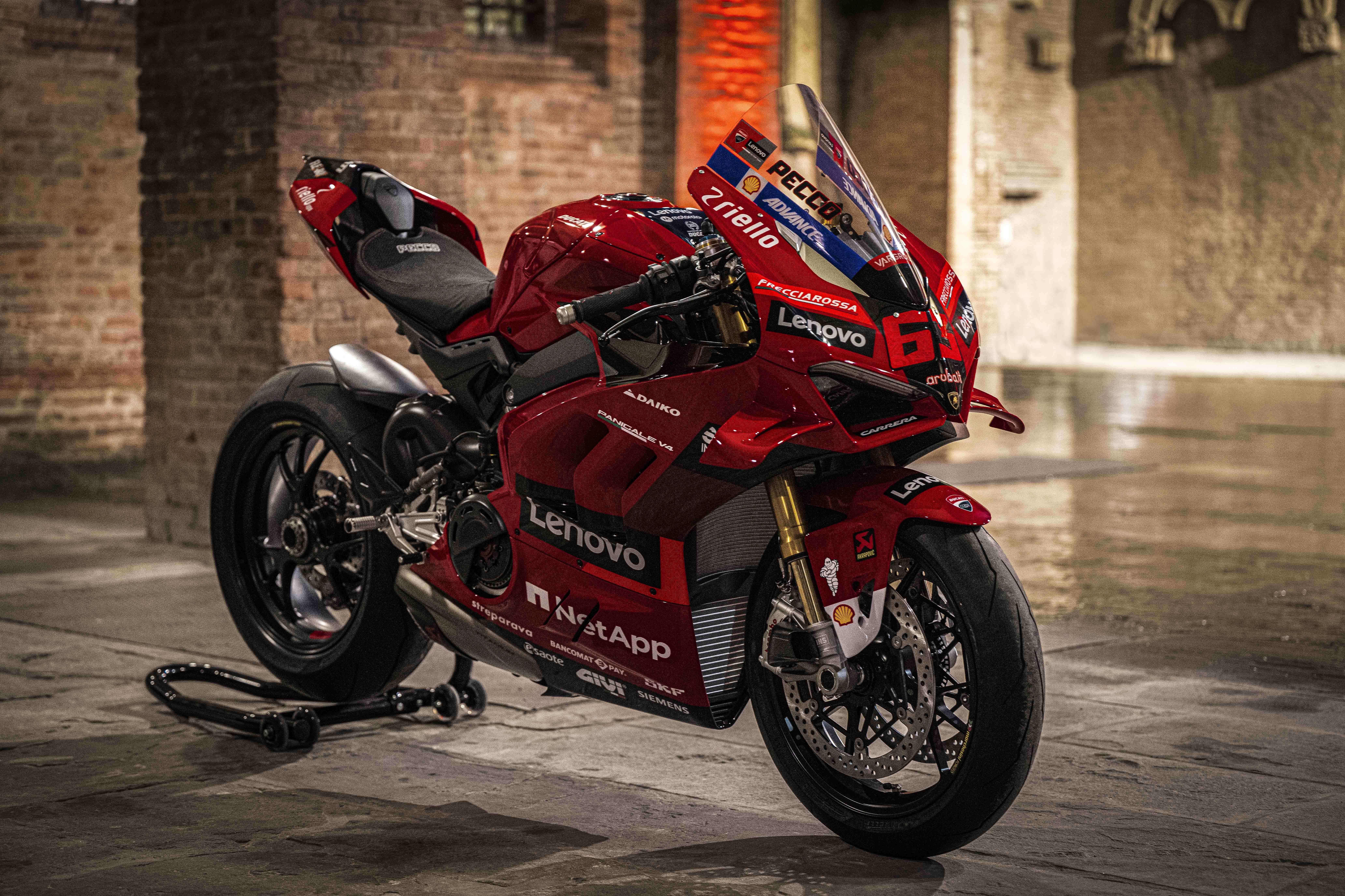 庆祝双冠荣耀，两款赛事特别款杜卡迪 Panigale V4 车型亮相