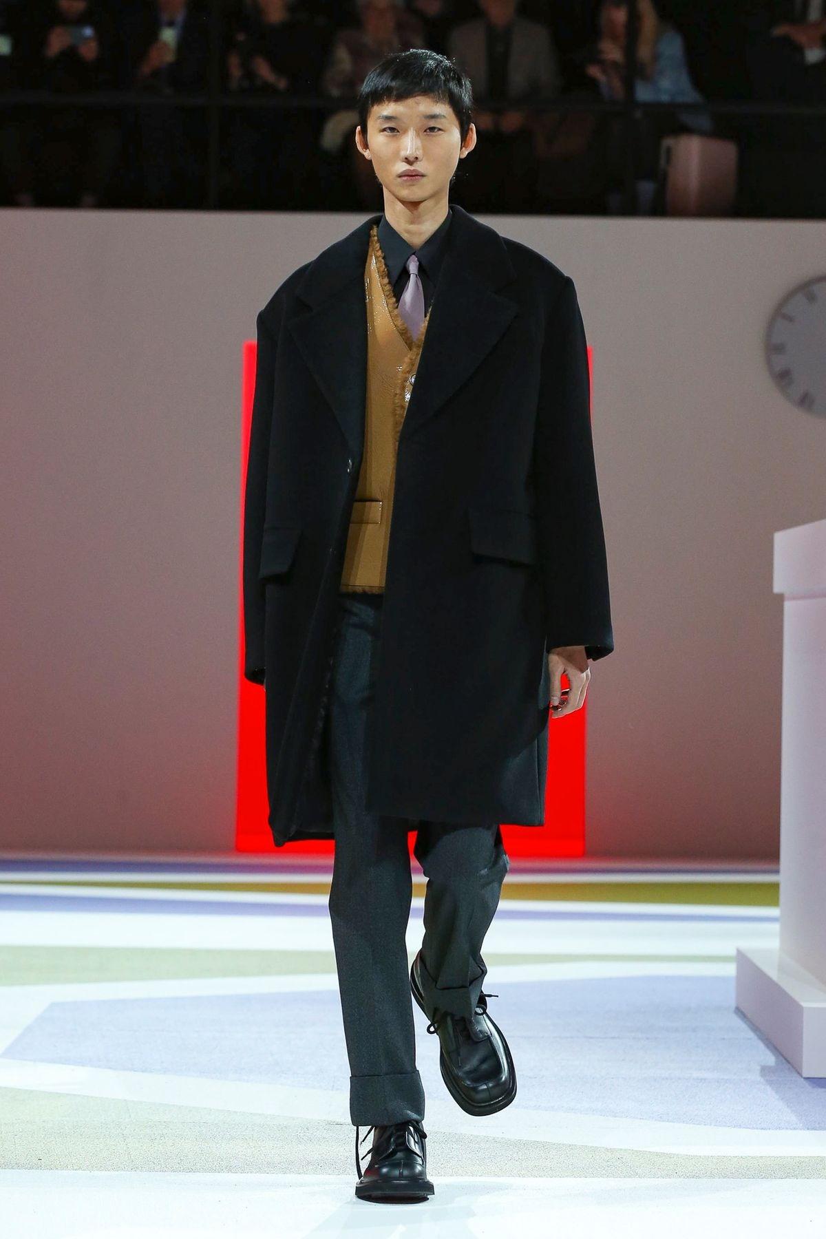 Prada：平行现实里的“超现实古典”