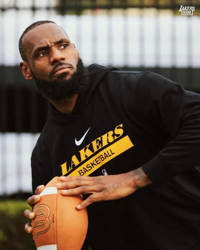 原创            NBA晚报：湖人进行橄榄球训练，欧文捐赠2.2万，20届新秀退役