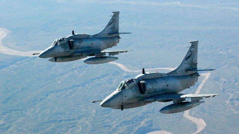原创            煮熟的鸭子飞了！12架“枭龙”出口阿根廷失败，F-16也打低价牌？