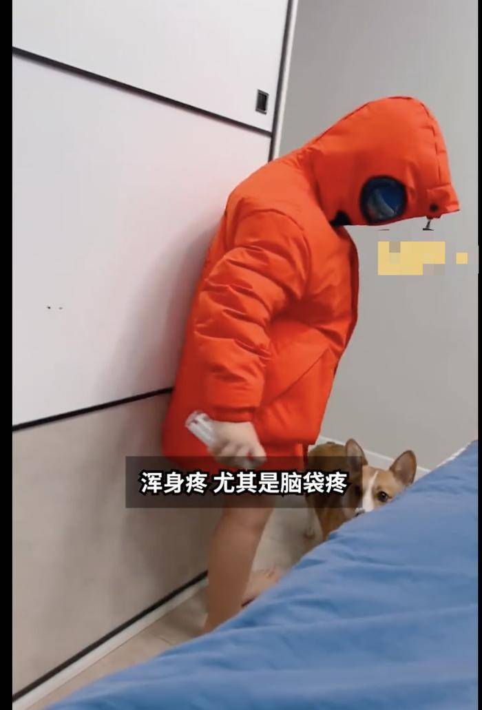 父母都阳性，8岁娃全副武装照顾，仔细一看装扮亮了，网友：小奥特曼