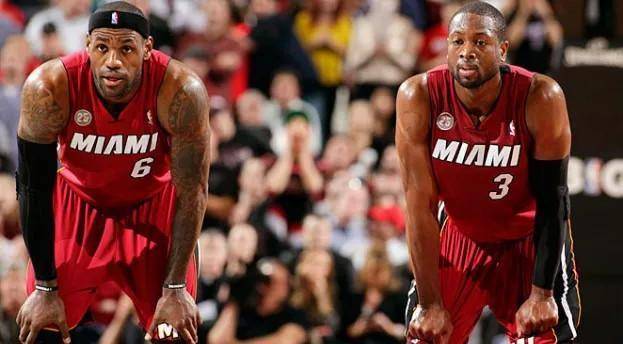 原创            NBA晚报：湖人队举行足球训练，欧文献22000，第20位新秀退役