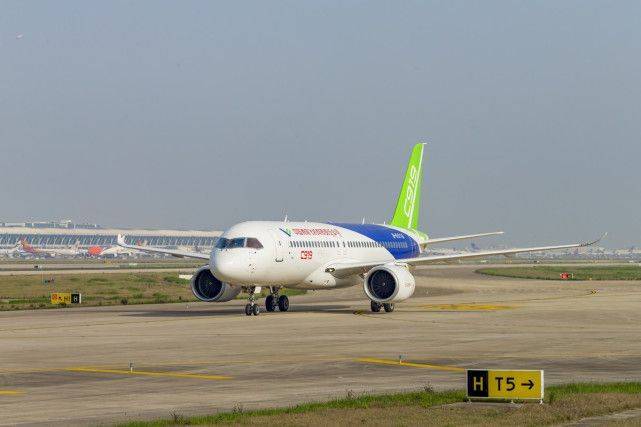 原创            C919正式交付，走向世界了么？海外“大蛋糕”很难抢，但必须得抢