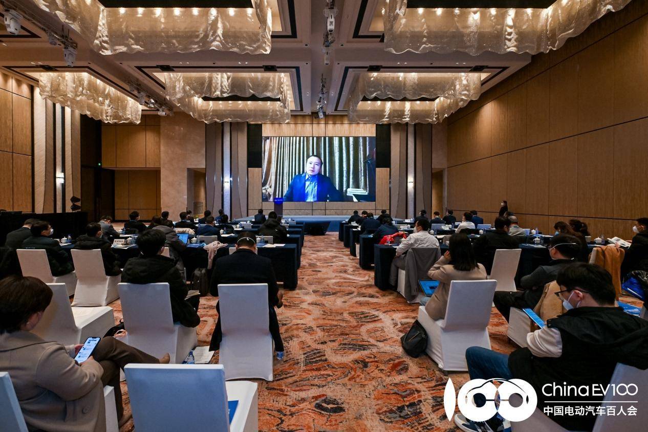 原创            任泽平：明年二季度中国经济可能会走向复苏，未来最具爆发力的行业是新能源