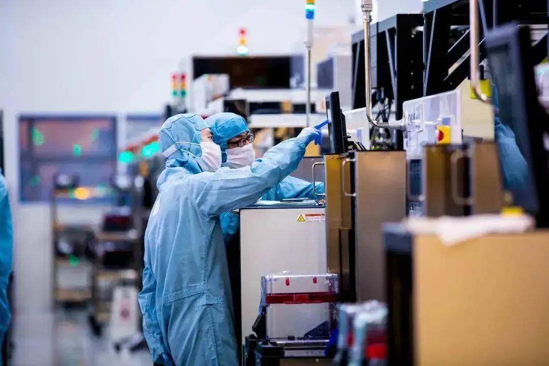 原创            美国变脸了，修改法案保证美企能从中国进口芯片，深层原因复杂