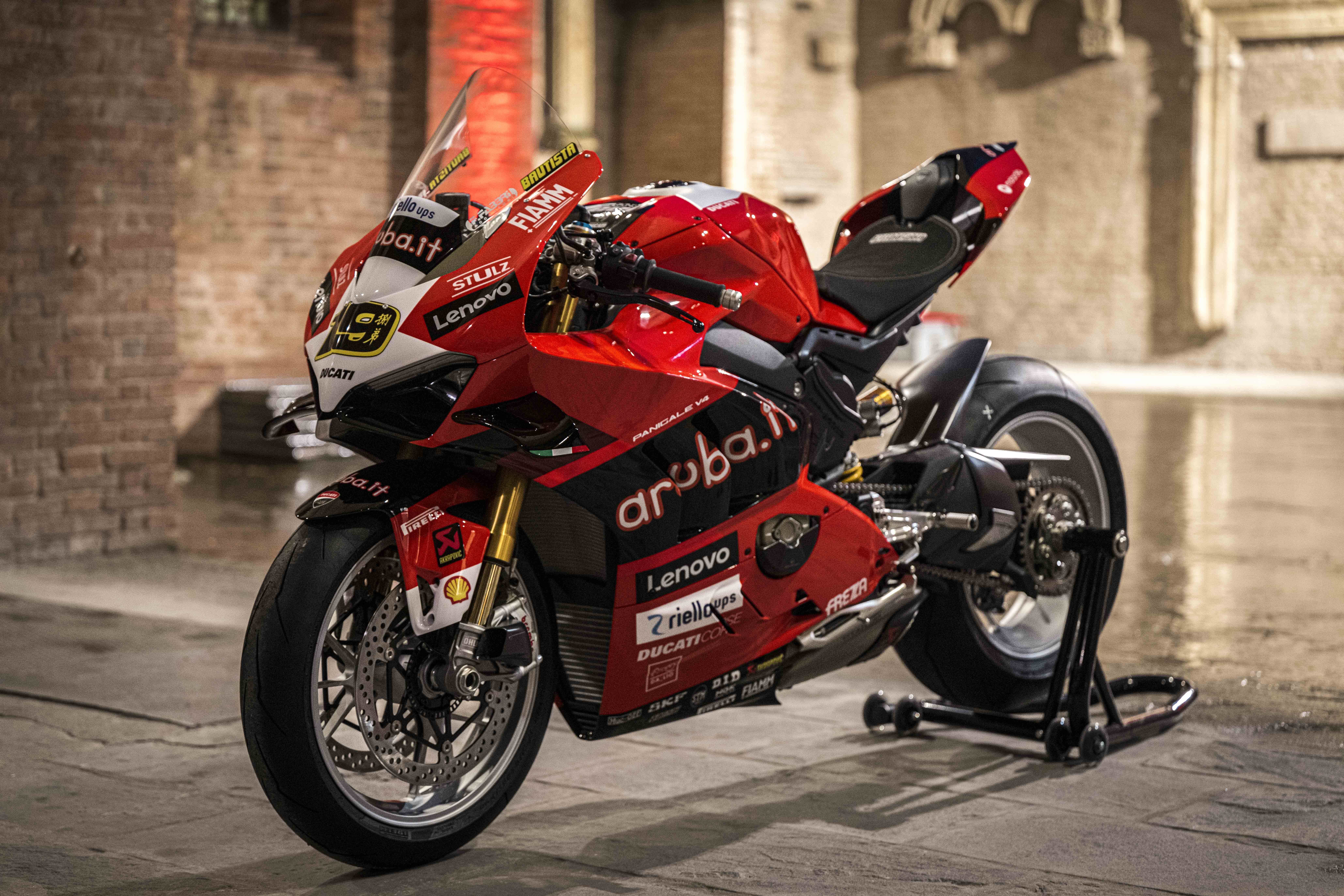 庆祝双冠荣耀，两款赛事特别款杜卡迪 Panigale V4 车型亮相