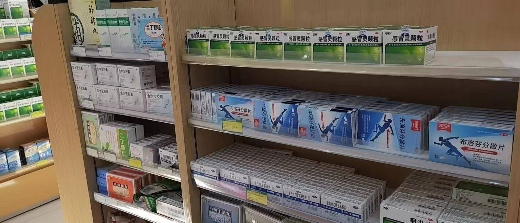 记者探访多家药店：感冒药退烧替代药备货增多