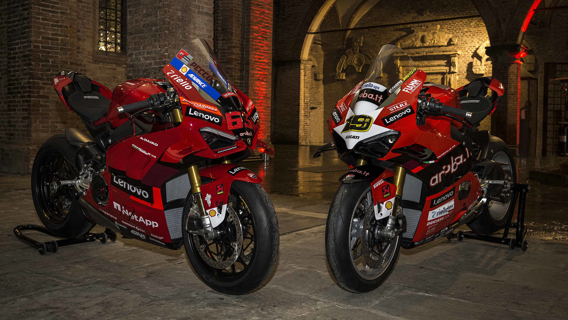 庆祝双冠荣耀，两款赛事特别款杜卡迪 Panigale V4 车型亮相