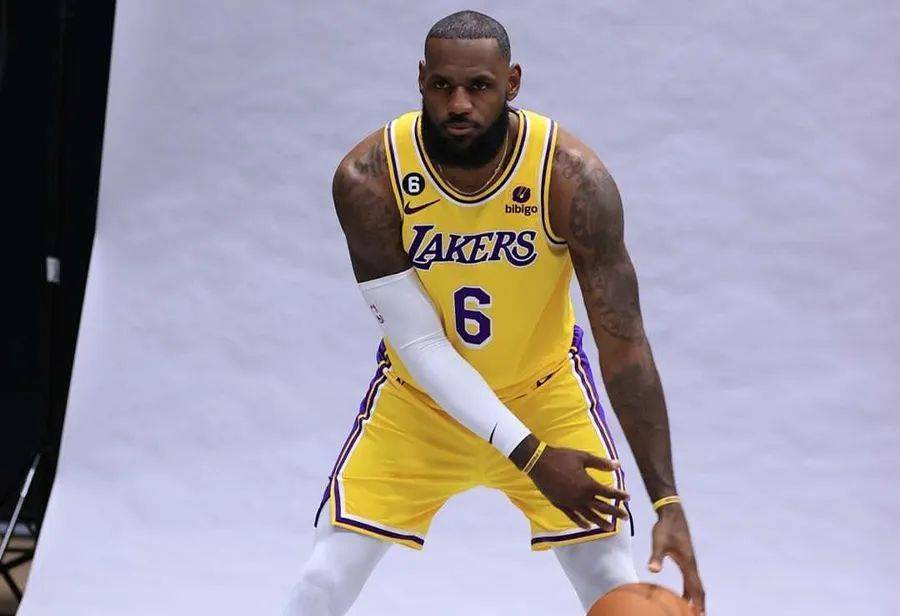 NBA 媒体日球鞋汇总！塔克上脚万元神鞋！詹皇穿的居然是…