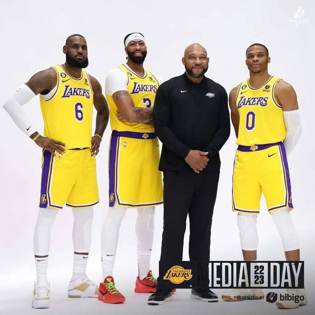 NBA 媒体日球鞋汇总！塔克上脚万元神鞋！詹皇穿的居然是…