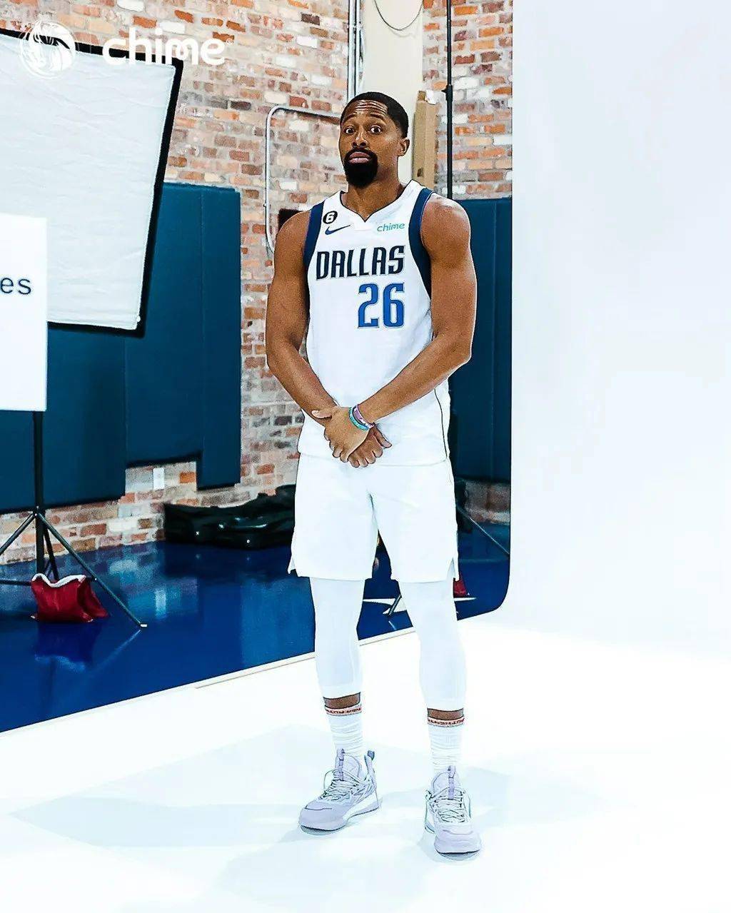 NBA 媒体日球鞋汇总！塔克上脚万元神鞋！詹皇穿的居然是…