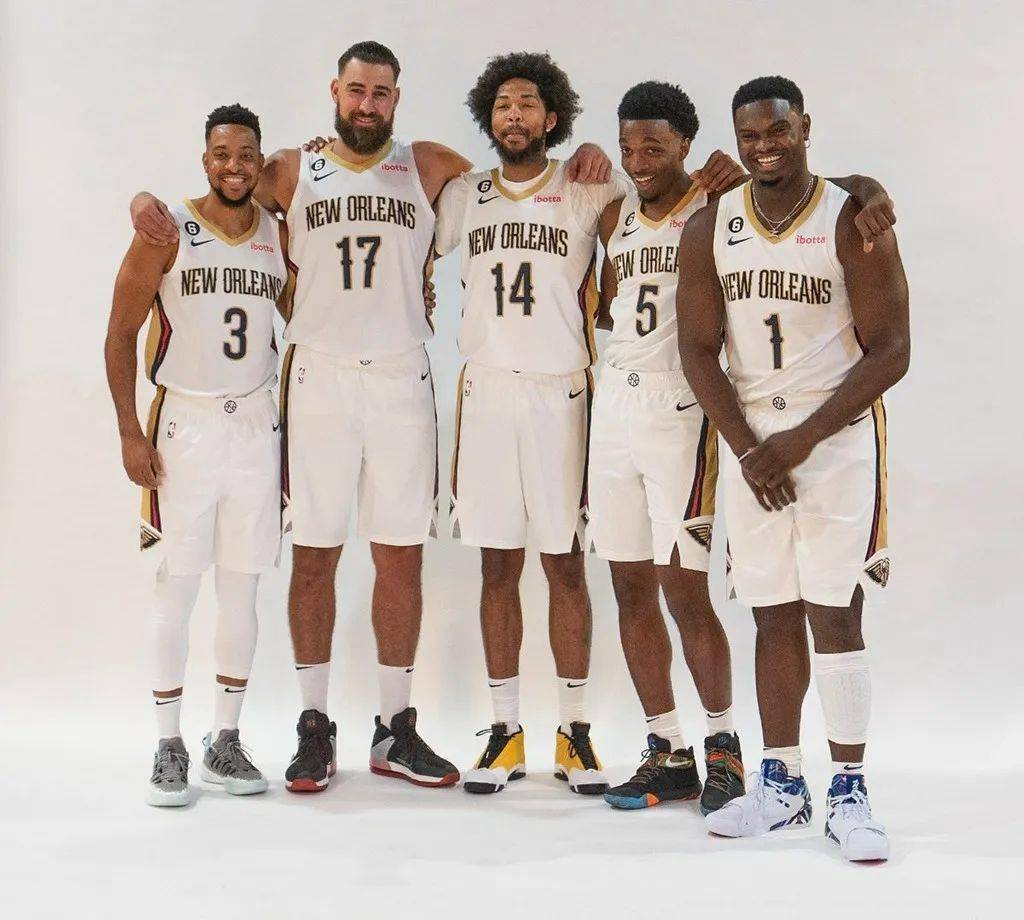 NBA 媒体日球鞋汇总！塔克上脚万元神鞋！詹皇穿的居然是…