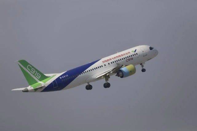 原创            C919正式交付，走向世界了么？海外“大蛋糕”很难抢，但必须得抢