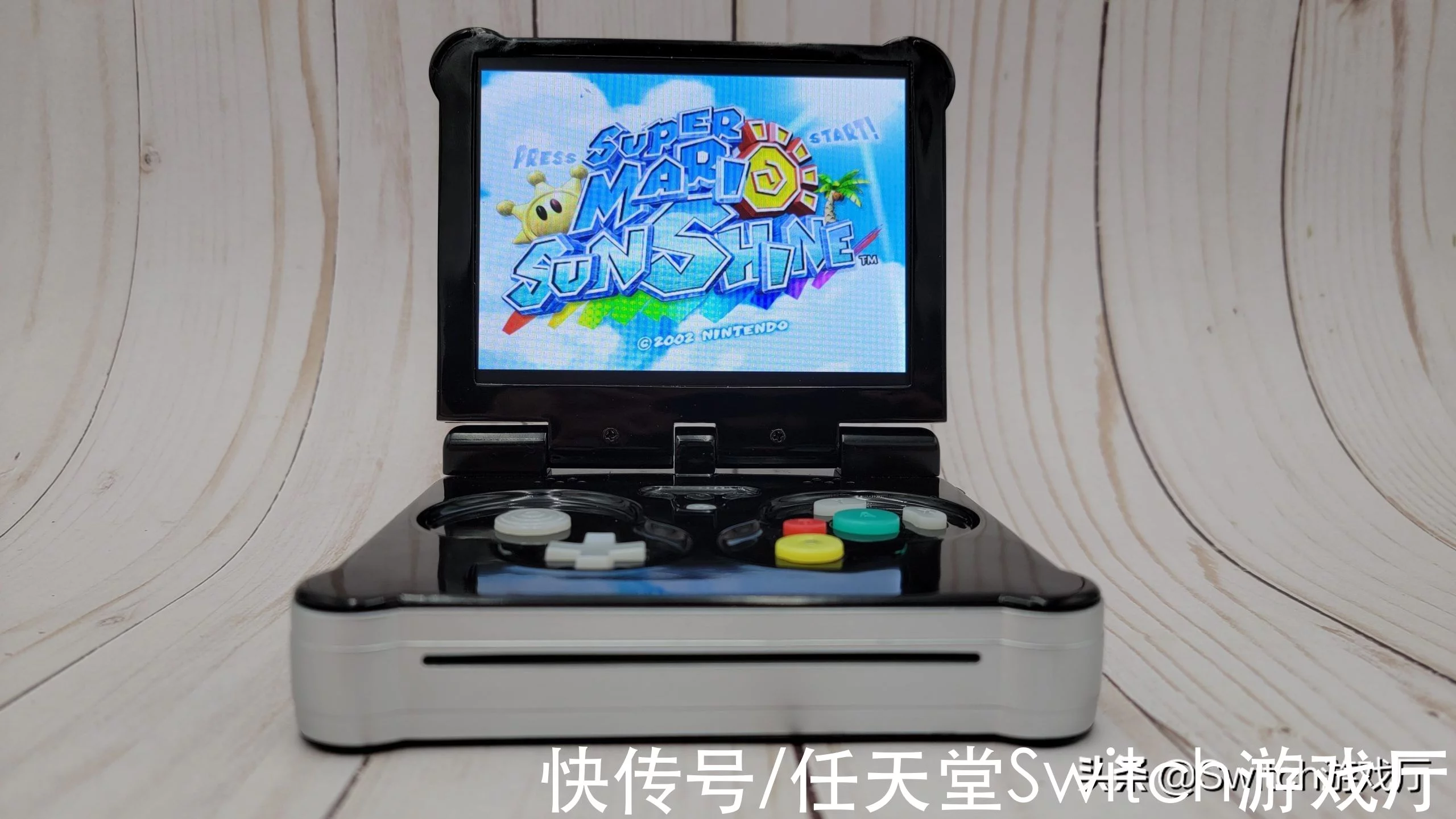 大神打造出十七年前想象的NGC折叠掌机