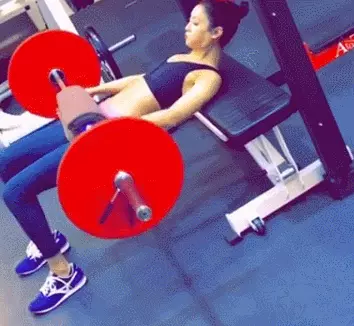 日本“九头身美女”菜菜绪，一双美腿刷爆ins，你能顶住一秒吗？