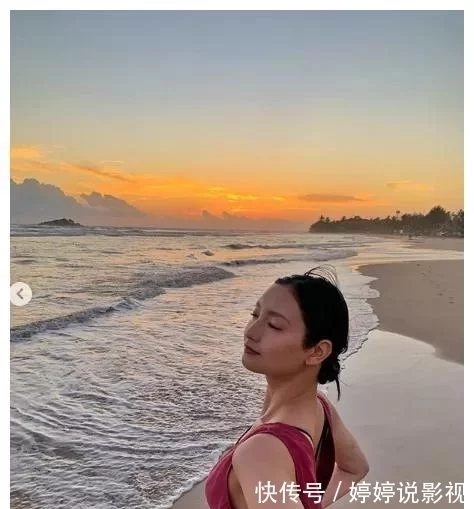 日本“九头身美女”菜菜绪，一双美腿刷爆ins，你能顶住一秒吗？