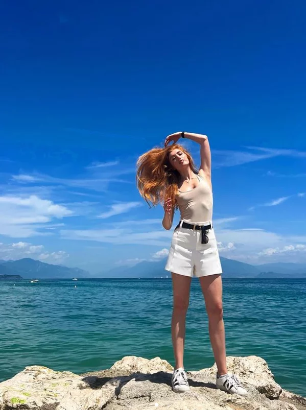 26岁模特夺“英国小姐”选美冠军！甜美可人却因红发被同学打骂