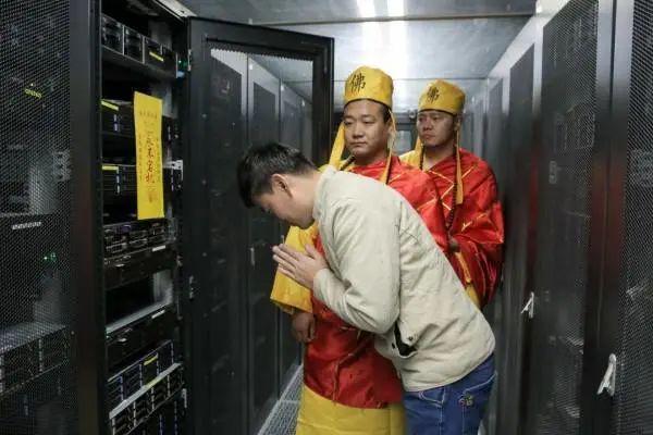阿里云爆发史上最严重宕机事故，友商们疯抢客户...