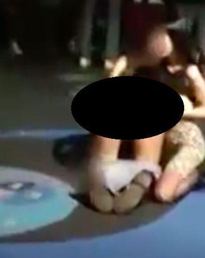 【意·聚焦】米兰2女子当众赤身裸体，上演成人片一幕！
