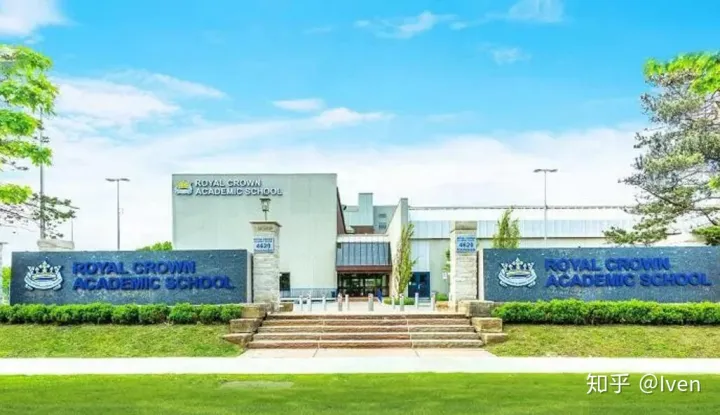 皇冠中学线下开课第一周实录：安全举措全面升级，学生迅速适应混合教学模式，课后篮球训练不停歇！
