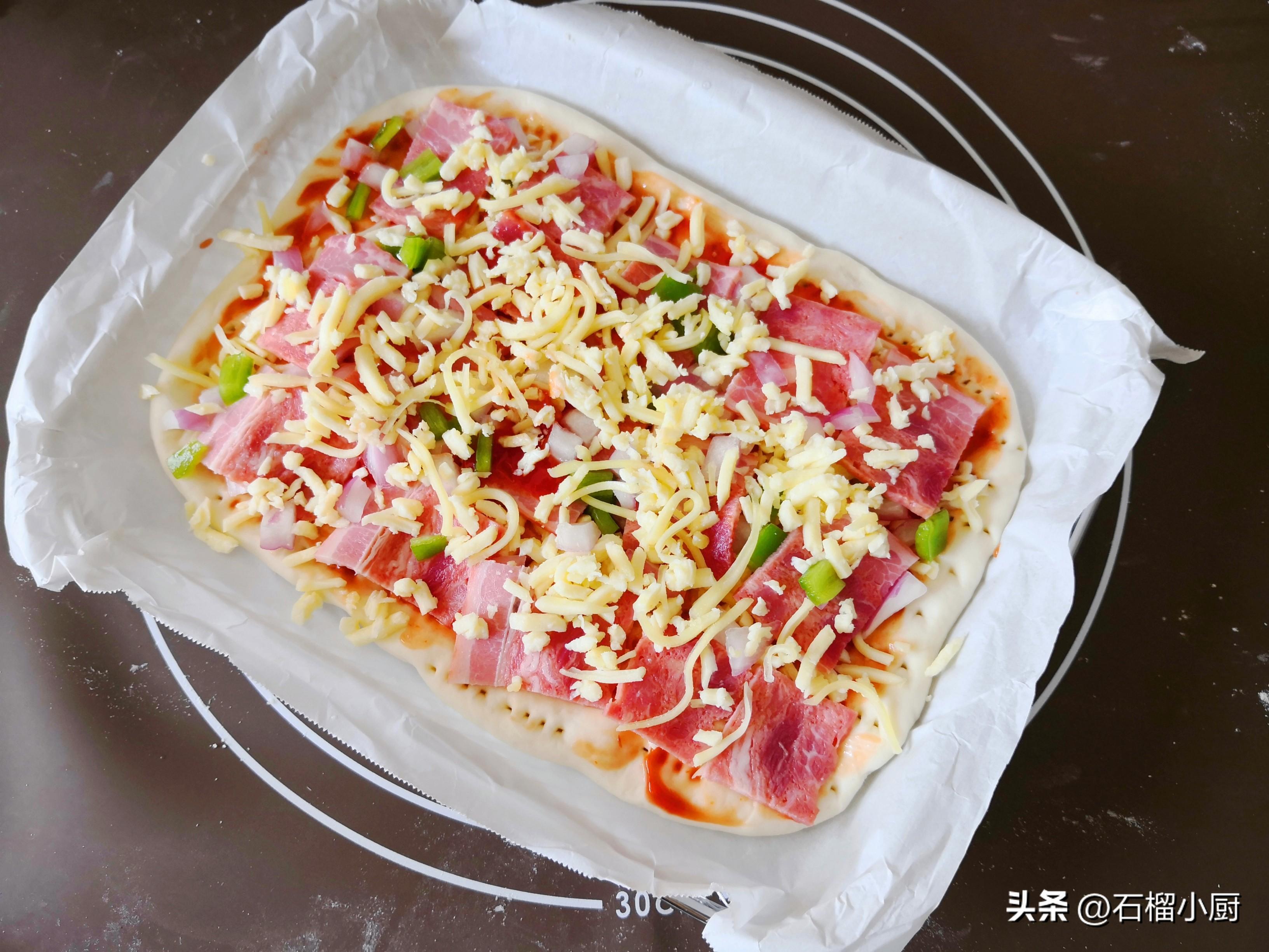 好吃的披萨在家就能做，简单几步教会你，有肉有菜香而不腻，解馋
