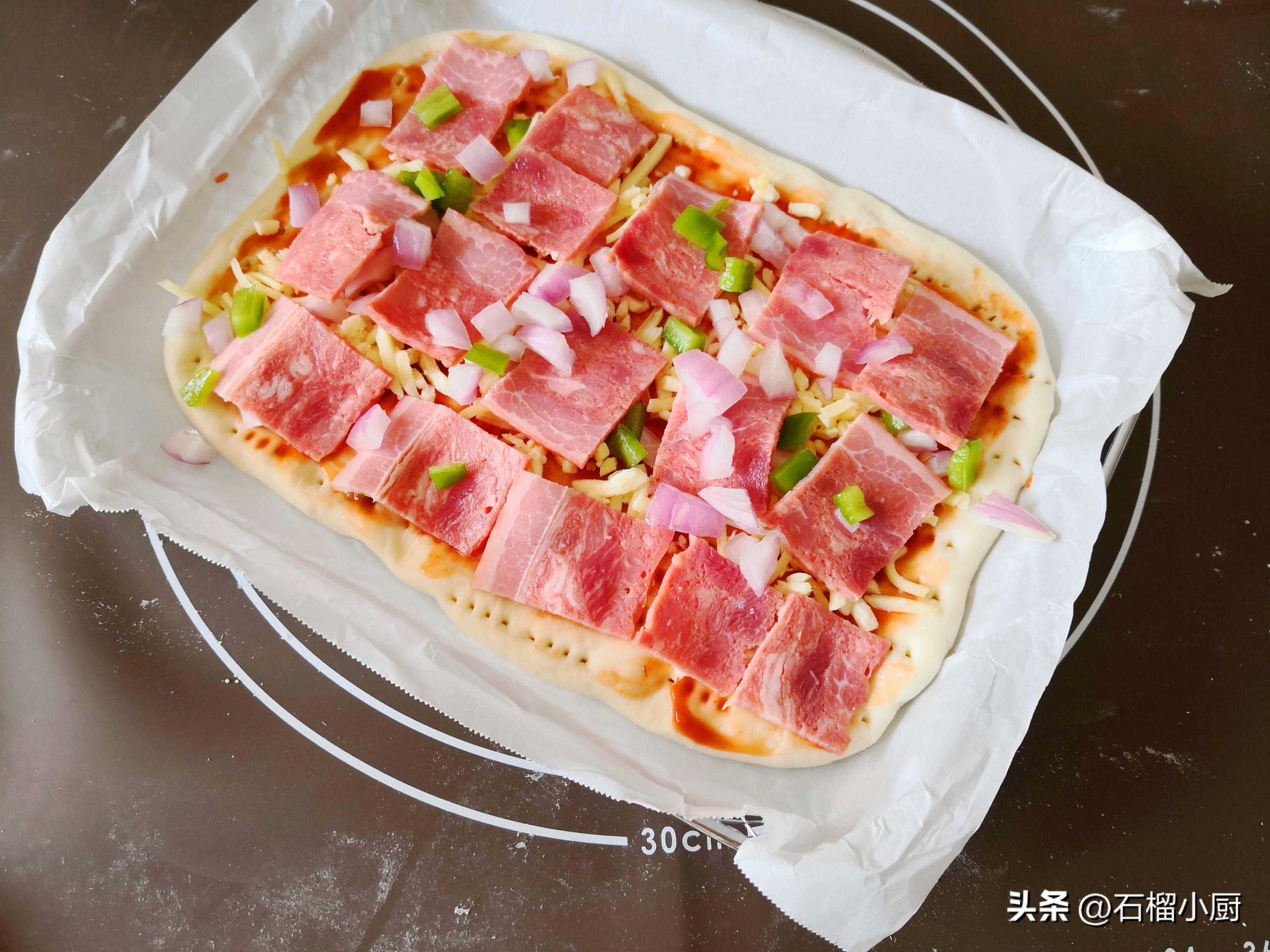 好吃的披萨在家就能做，简单几步教会你，有肉有菜香而不腻，解馋