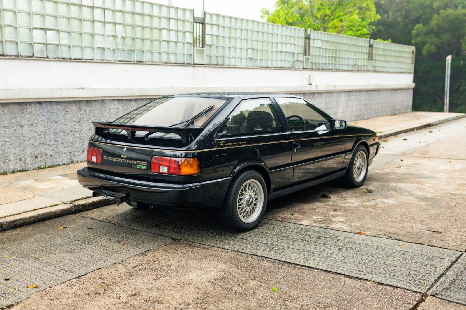 五十铃Piazza Nero XE，藤原拓海都差点上错车