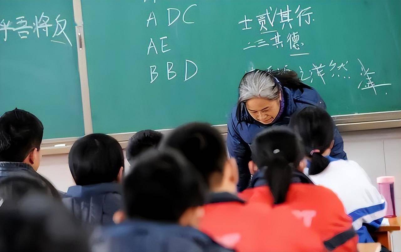 “工龄退休”美梦成真，男满30年女满25年？还附带一个好消息